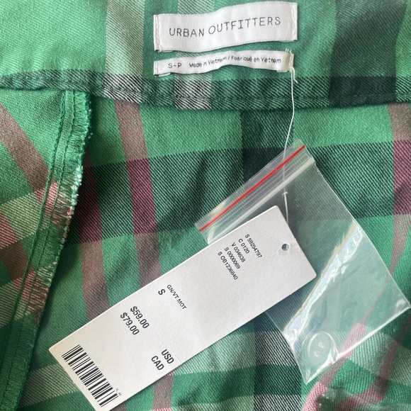 Cute green plaid Urban Outfitters miniskirt with buckle. Never worn - Picture 5 of 5